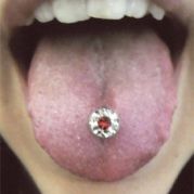 langue avec bijou