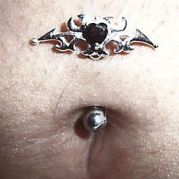 nombril avec bijou