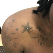 Microdermal dans tattoo
