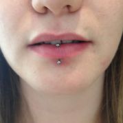 Labret vertical