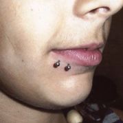 Double labret décalé