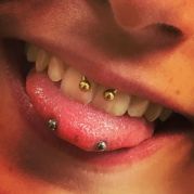 Snake eyes / smiley